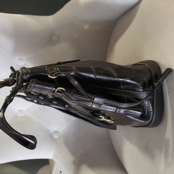 Dooney & Bourke black leather croc embossed shoulder bag - Picture 3 of 15